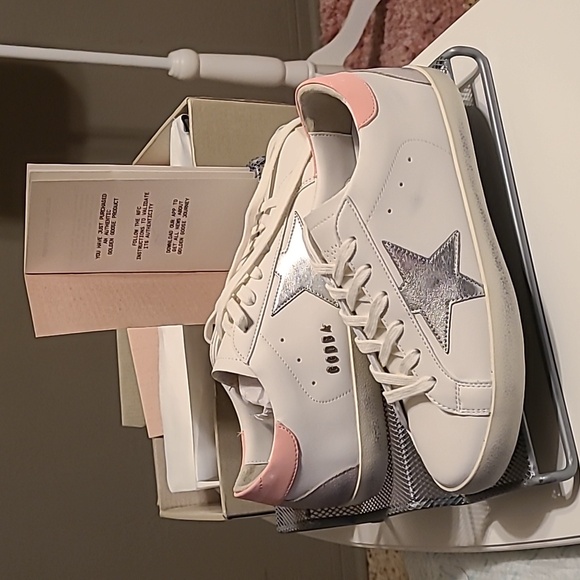 Golden Goose Women's Leather NIB  size 9 sneakers - Picture 3 of 15